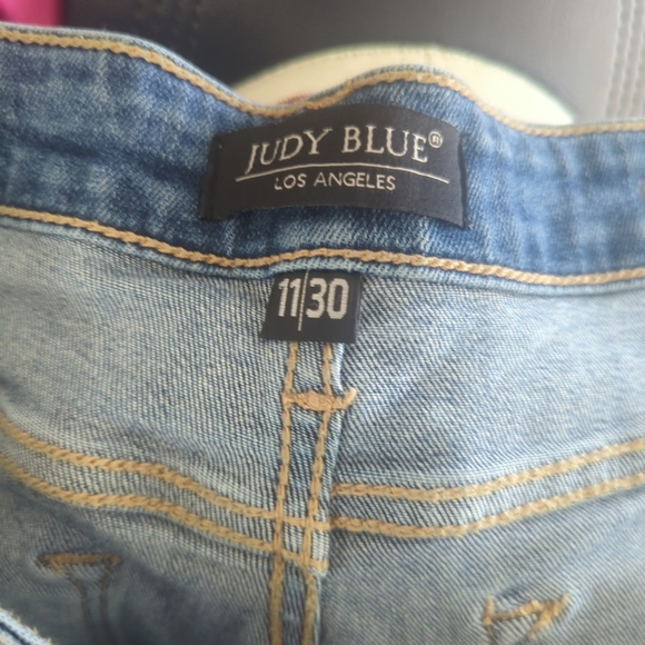 Judy Blue 11/30 distressed boyfriend jeans - Picture 9 of 9